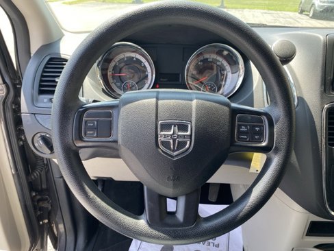 Used 2019 Dodge Grand Caravan SE image 26