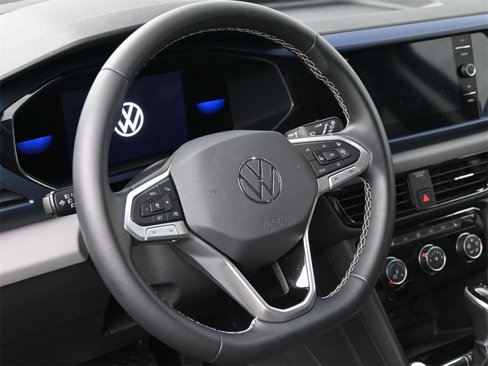 Used 2023 Volkswagen Taos SE w/ Panoramic Sunroof Package image 10