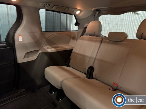 Used 2018 Toyota Sienna Limited Premium image 19
