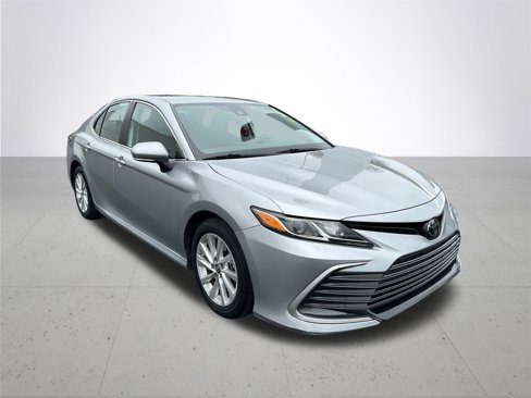 Used 2023 Toyota Camry LE image 5