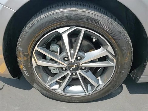Used 2022 Kia Forte LXS w/ LXS Technology Package image 7