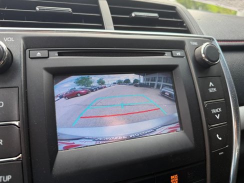 Used 2017 Toyota Camry SE image 25