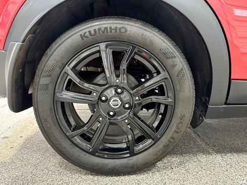 Used 2020 Nissan Kicks SR w/ Exterior Package image 62