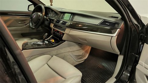 Used 2013 BMW 550i xDrive Sedan image 21