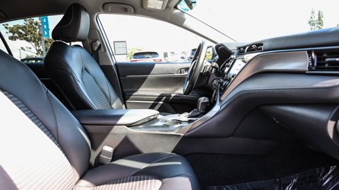 Used 2020 Toyota Camry SE image 16
