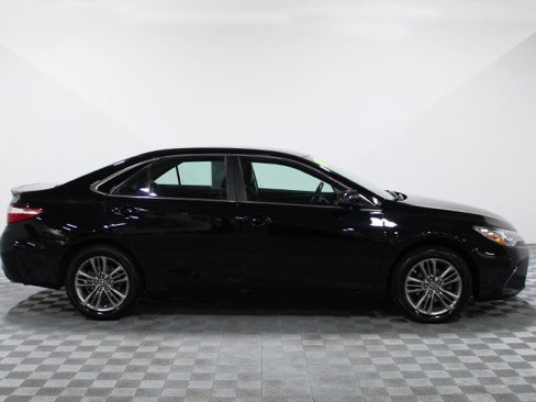Used 2016 Toyota Camry SE image 7