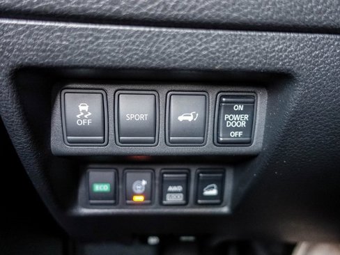 Used 2016 Nissan Rogue SV w/ SV Premium Package image 7