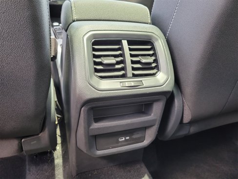 Used 2024 Volkswagen Taos SE w/ Panoramic Sunroof Package image 14