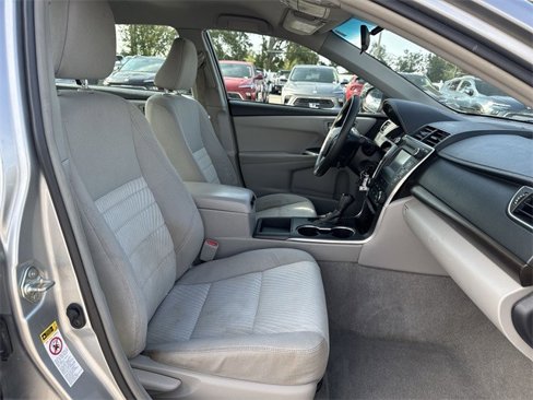 Used 2017 Toyota Camry LE image 30