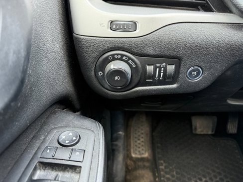 Used 2014 Jeep Cherokee Latitude w/ Comfort/Convenience Group image 15