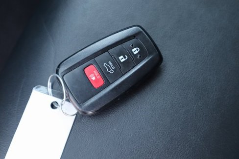 Used 2020 Toyota RAV4 XLE Premium image 35