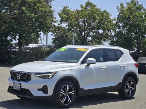 Certified 2023 Volvo XC40 B4 Plus image 8