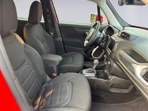 Used 2018 Jeep Renegade Latitude w/ Popular Equipment Group image 17
