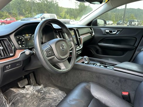 Used 2022 Volvo S60 B5 Momentum image 32