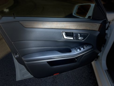 Used 2014 Mercedes-Benz E 350 Sedan image 15