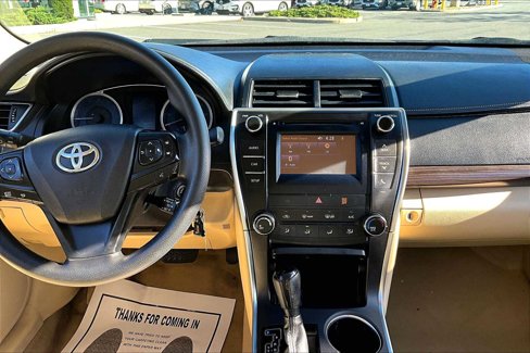 Used 2016 Toyota Camry LE image 5