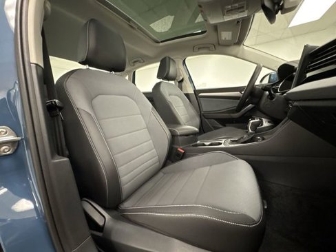 Used 2025 Volkswagen Jetta SE image 12