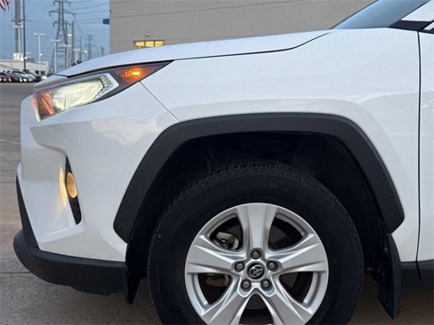 Used 2019 Toyota RAV4 XLE image 5