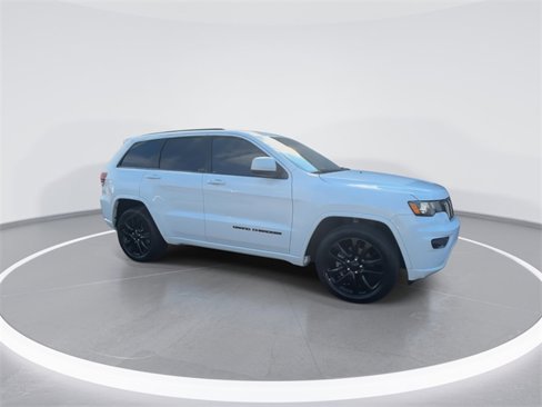 Used 2019 Jeep Grand Cherokee Altitude image 2