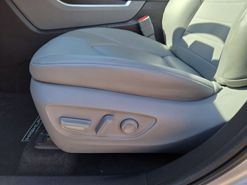 Used 2023 Toyota Highlander XLE image 17