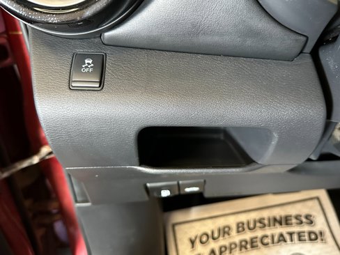 Used 2018 Nissan Kicks SR w/ Premium Package image 18