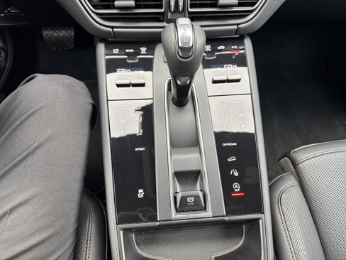 Certified 2025 Porsche Macan image 20