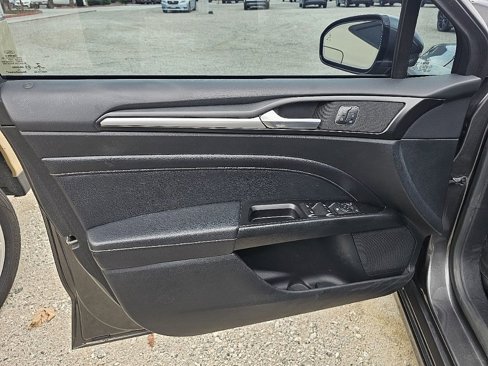 Used 2017 Ford Fusion Titanium image 11