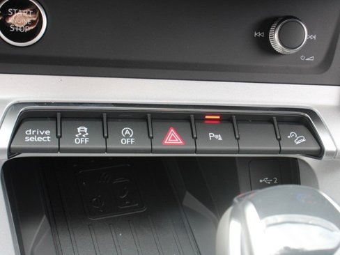 Used 2024 Audi Q3 2.0T Premium image 27