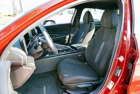 Certified 2025 Hyundai Elantra Sport image 14