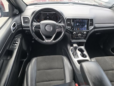 Used 2019 Jeep Grand Cherokee Laredo w/ Laredo X Package image 16