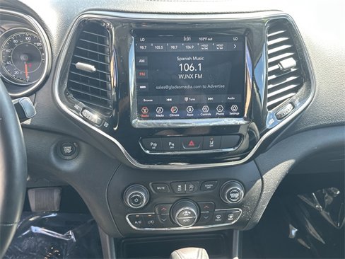 Used 2021 Jeep Cherokee Limited image 17