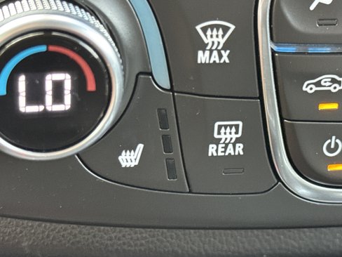 Used 2021 Chevrolet Traverse LT image 22