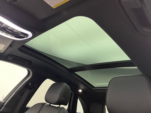 Certified 2024 Porsche Macan image 31