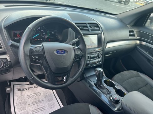 Used 2018 Ford Explorer XLT w/ Equipment Group 202A image 10