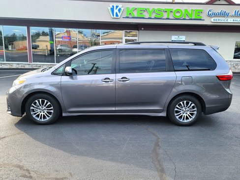 Used 2018 Toyota Sienna XLE image 8