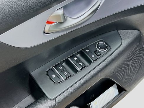 Certified 2022 Kia Forte LXS image 17