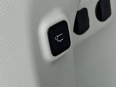 Used 2019 Jeep Cherokee Limited image 30