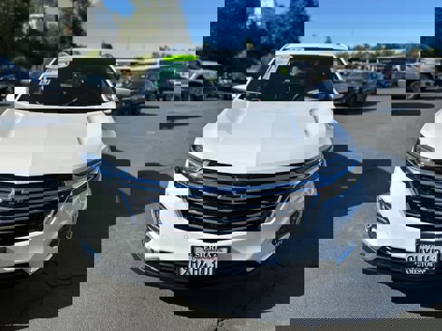 Used 2023 Chevrolet Equinox Premier image 3
