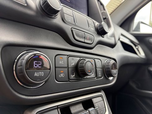 Used 2023 GMC Terrain SLT image 28