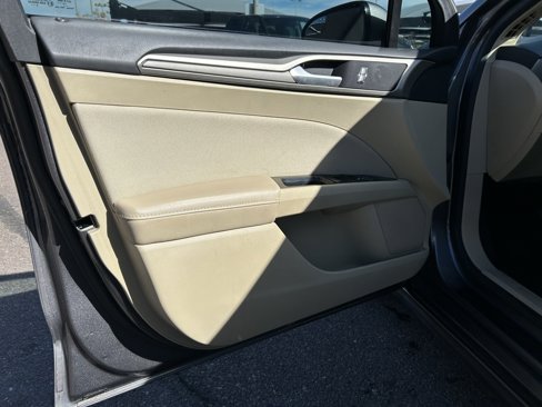 Used 2014 Ford Fusion SE image 21