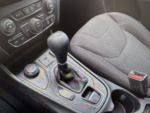 Used 2019 Jeep Cherokee Latitude w/ Cold Weather Group image 26