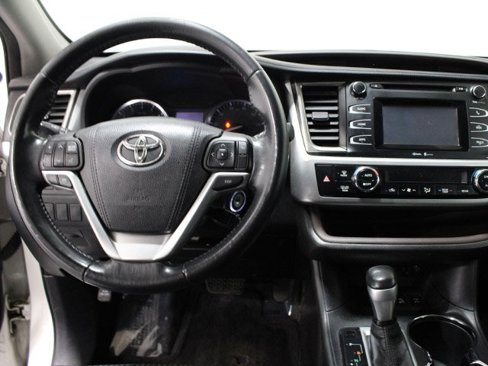 Used 2015 Toyota Highlander Plus image 11