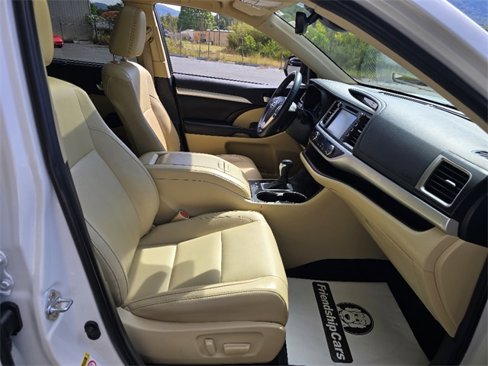 Used 2019 Toyota Highlander XLE image 16