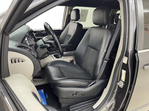 Used 2019 Dodge Grand Caravan SXT image 19
