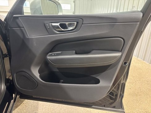 Used 2018 Volvo XC60 T6 R-Design w/ Convenience Package image 28