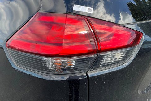 Used 2017 Nissan Rogue SL image 22