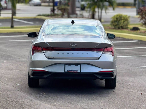 Used 2022 Hyundai Elantra SEL image 6
