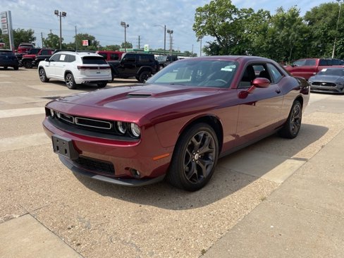 Used 2017 Dodge Challenger SXT Plus image 2