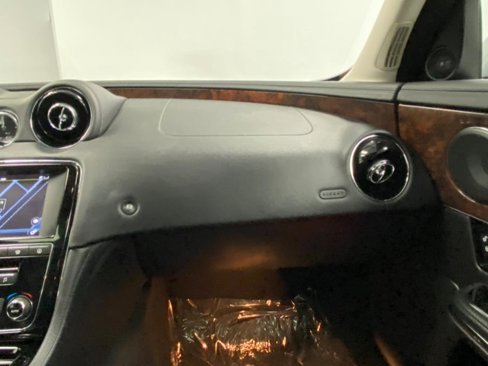 Used 2017 Jaguar XJ R-Sport image 26