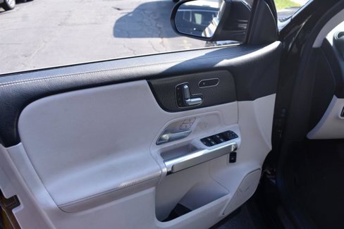 Used 2021 Mercedes-Benz GLB 250 4MATIC image 11